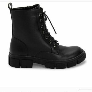 Aqua Reign Black lace up Boots. Size 7M